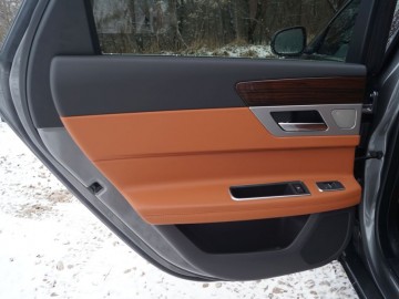 Jaguar XF Sportbrake 25 T &ndash; Kotek z plecakiem