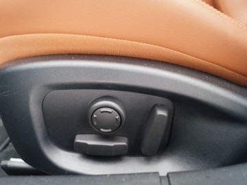 Jaguar XF Sportbrake 25 T &ndash; Kotek z plecakiem