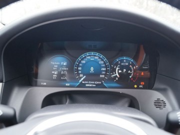 Jaguar XF Sportbrake 25 T &ndash; Kotek z plecakiem