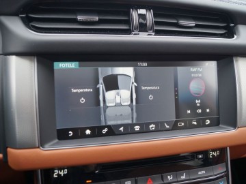 Jaguar XF Sportbrake 25 T &ndash; Kotek z plecakiem