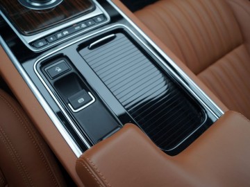 Jaguar XF Sportbrake 25 T &ndash; Kotek z plecakiem