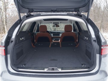 Jaguar XF Sportbrake 25 T &ndash; Kotek z plecakiem