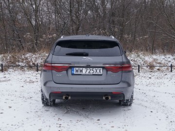 Jaguar XF Sportbrake 25 T &ndash; Kotek z plecakiem