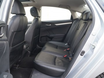 Honda Civic 4d 1,5 VTEC Turbo 180KM &ndash; sedan nieoczywisty