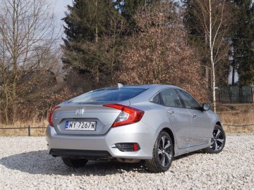 Honda Civic 4d 1,5 VTEC Turbo 180KM &ndash; sedan nieoczywisty
