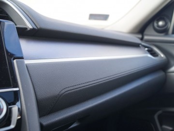 Honda Civic 4d 1,5 VTEC Turbo 180KM &ndash; sedan nieoczywisty