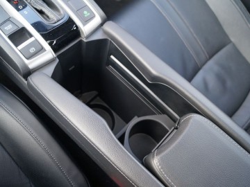 Honda Civic 4d 1,5 VTEC Turbo 180KM &ndash; sedan nieoczywisty
