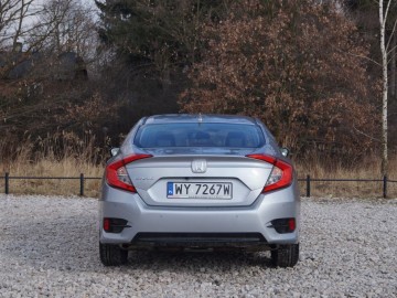 Honda Civic 4d 1,5 VTEC Turbo 180KM &ndash; sedan nieoczywisty
