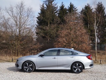 Honda Civic 4d 1,5 VTEC Turbo 180KM &ndash; sedan nieoczywisty