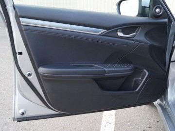 Honda Civic 4d 1,5 VTEC Turbo 180KM &ndash; sedan nieoczywisty
