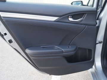 Honda Civic 4d 1,5 VTEC Turbo 180KM &ndash; sedan nieoczywisty