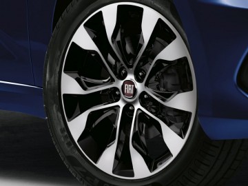 Fiat wzbogaca gamę modelu Tipo