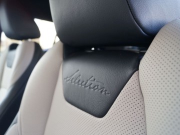 Toyota C-HR 1,8 Hybrid E-CVT 122 KM - Ekstrawagancka