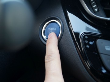 Toyota C-HR 1,8 Hybrid E-CVT 122 KM - Ekstrawagancka
