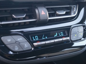 Toyota C-HR 1,8 Hybrid E-CVT 122 KM - Ekstrawagancka