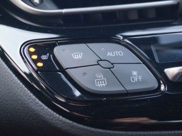 Toyota C-HR 1,8 Hybrid E-CVT 122 KM - Ekstrawagancka