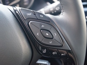 Toyota C-HR 1,8 Hybrid E-CVT 122 KM - Ekstrawagancka