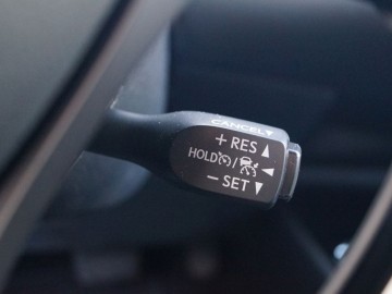 Toyota C-HR 1,8 Hybrid E-CVT 122 KM - Ekstrawagancka