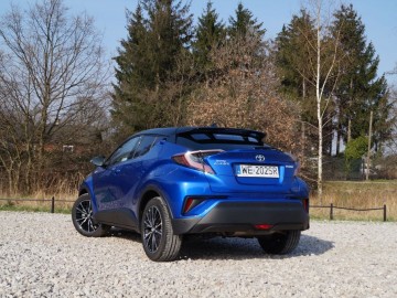 Toyota C-HR 1,8 Hybrid E-CVT 122 KM - Ekstrawagancka