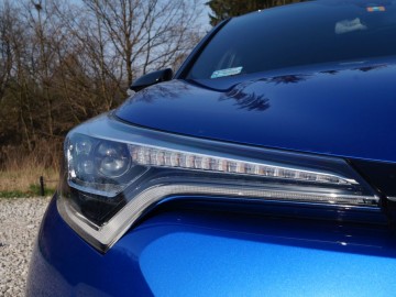 Toyota C-HR 1,8 Hybrid E-CVT 122 KM - Ekstrawagancka