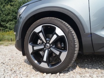 Volvo XC40 Momentum T3 FWD - Szwedzka oryginalność