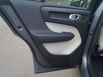 Volvo XC40 Momentum T3 FWD - Szwedzka oryginalność