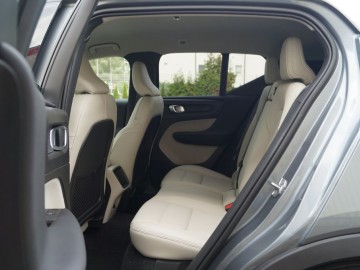 Volvo XC40 Momentum T3 FWD - Szwedzka oryginalność