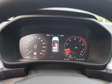 Volvo XC40 Momentum T3 FWD - Szwedzka oryginalność