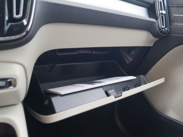 Volvo XC40 Momentum T3 FWD - Szwedzka oryginalność