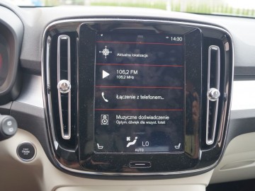 Volvo XC40 Momentum T3 FWD - Szwedzka oryginalność