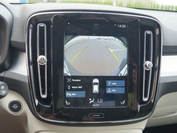 Volvo XC40 Momentum T3 FWD - Szwedzka oryginalność