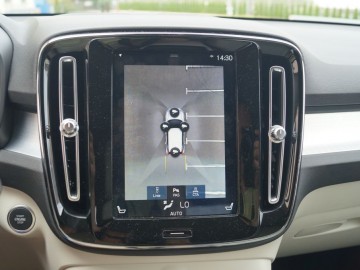 Volvo XC40 Momentum T3 FWD - Szwedzka oryginalność
