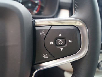 Volvo XC40 Momentum T3 FWD - Szwedzka oryginalność