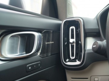 Volvo XC40 Momentum T3 FWD - Szwedzka oryginalność
