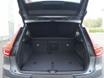Volvo XC40 Momentum T3 FWD - Szwedzka oryginalność