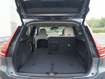 Volvo XC40 Momentum T3 FWD - Szwedzka oryginalność