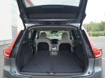 Volvo XC40 Momentum T3 FWD - Szwedzka oryginalność