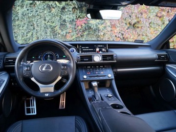 Lexus RC 300h F-Sport - Sportowy, ale nieco inaczej