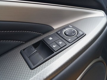 Lexus RC 300h F-Sport - Sportowy, ale nieco inaczej