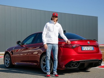 Kimi R&auml;ikk&ouml;nen i Antonio Giovinazzi na torze w Balocco