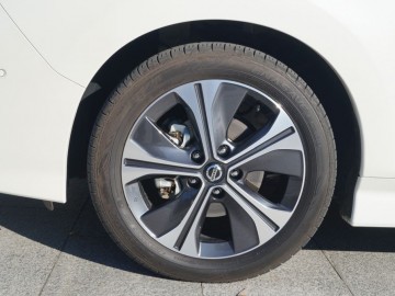 Nissan Leaf II Tekna &ndash; Na bateryjce