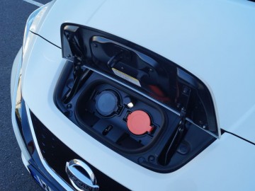 Nissan Leaf II Tekna &ndash; Na bateryjce