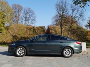 Ford Mondeo 2,0 Hybrid Titanium &ndash; Inny pomysł na rodzinną limuzynę