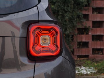 Jeep Renegade 1,3 Turbo GSE 180 KM AWD &ndash; Jeep XS...