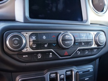 Jeep Wrangler Rubicon 2,2 MultiJet&ndash; Legenda...