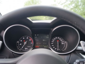 Alfa Romeo Stelvio 2,0T 280 KM AT8 AWD - Po prostu Alfa