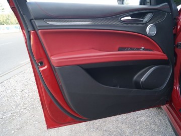 Alfa Romeo Stelvio QV 2,9 V6 Bi-Turbo AT8 510 KM &ndash; Bezkompromisowy