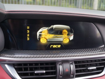 Alfa Romeo Stelvio QV 2,9 V6 Bi-Turbo AT8 510 KM &ndash; Bezkompromisowy