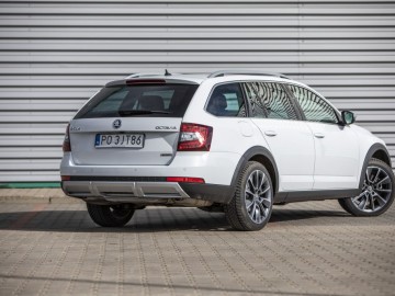 Skoda Octavia Scout 2,0 TSI 190 KM 4x4 DSG7 - Alternatywa
