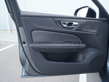 Volvo S60 T5 2,0 R-Design 250 KM 8AT &ndash; ,,Światowiec&rdquo;